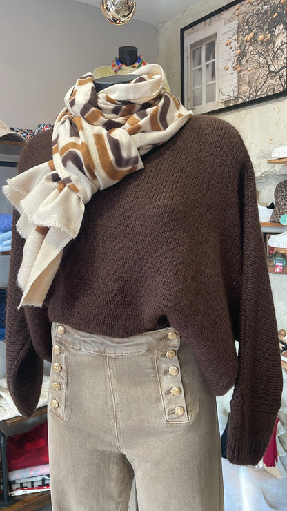 Etole brown and White