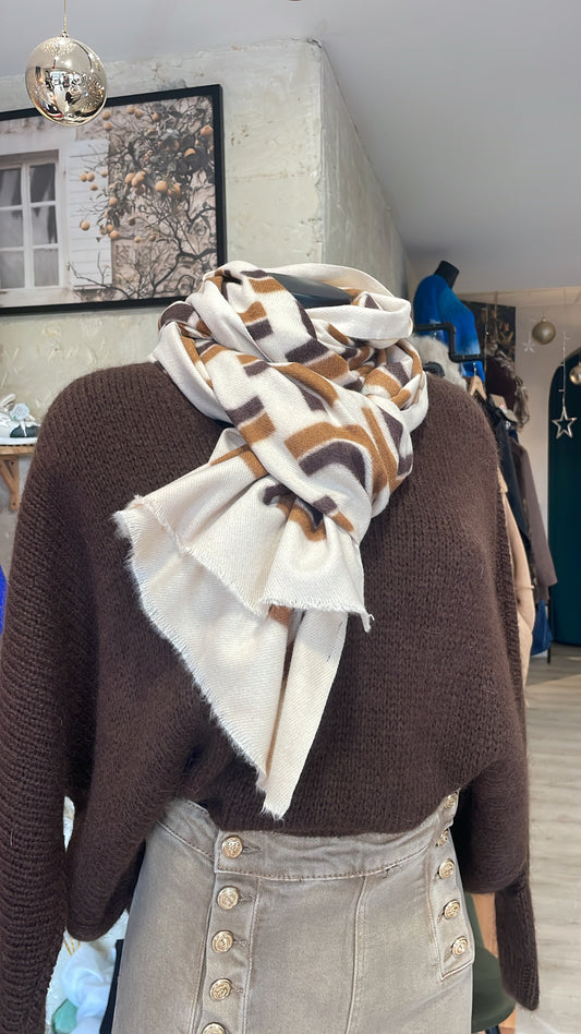 Etole brown and White